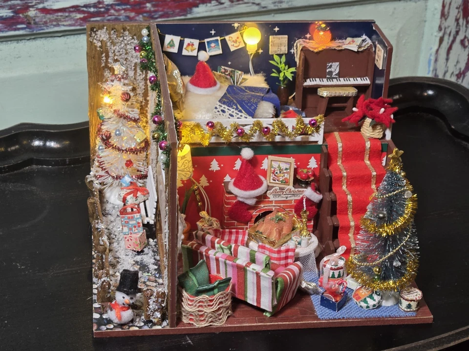 1:24 Casa de Muñecas Miniatura ÚNICO Navidad Diorama Roombox Sala Dormitorio Patio Foto 3 de 4