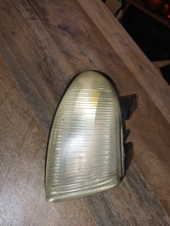 Dodge Daytona 1992-93 marcador lateral derecho/luz de esquina/lámpara de señal de giro  Foto 2 de 4