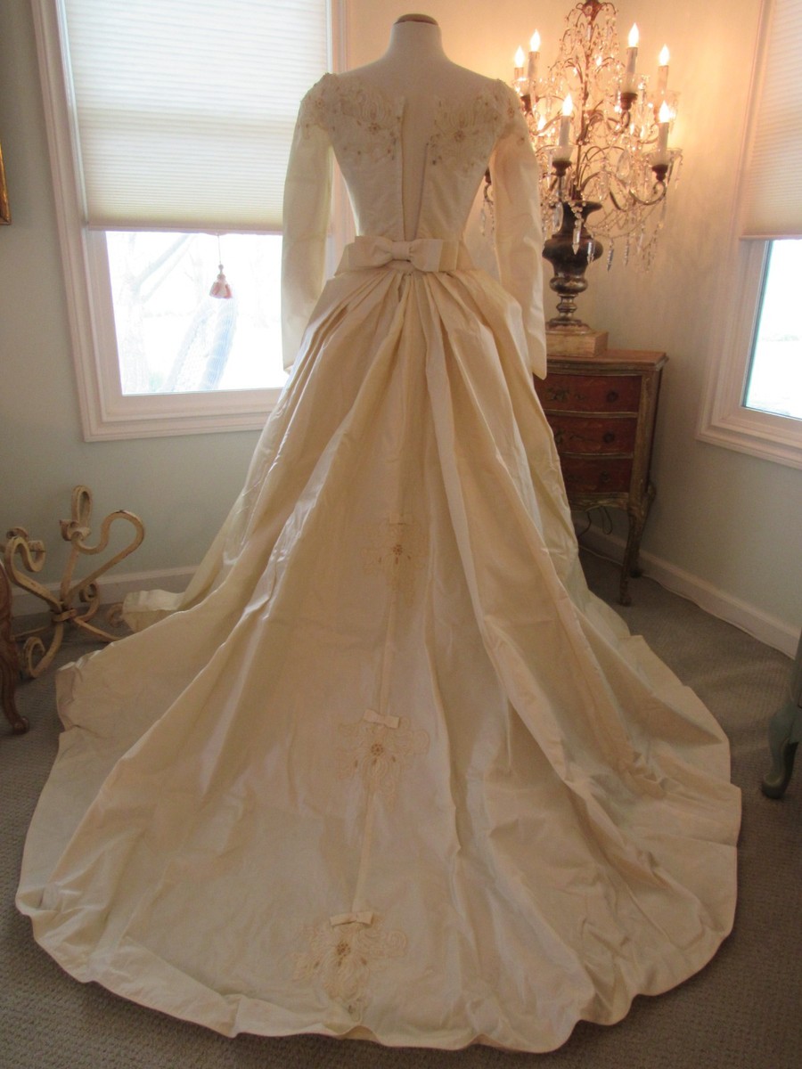 Exceptional Vintage Wedding Dress Family Owned Worn Once GVC | eBay Exceptional Vintage Wedding Dress Family Owned Worn Once GVC | eBay