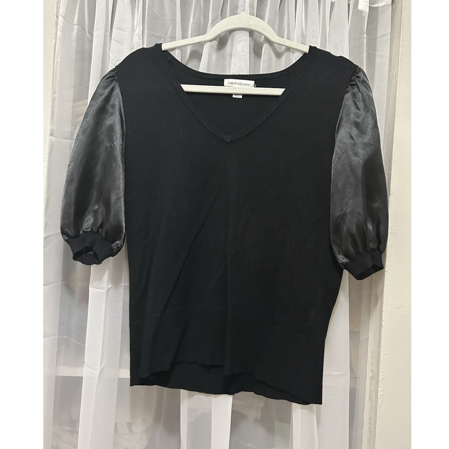 John Paul Richard Black Puff Sleeve Knit Blouse V-Neck Short Sleeve M