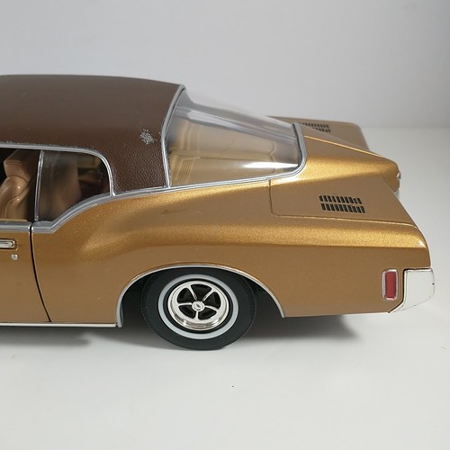 Road Signature 1971 Buick Riviera GS (Damaged) - Picture 5 of 21
