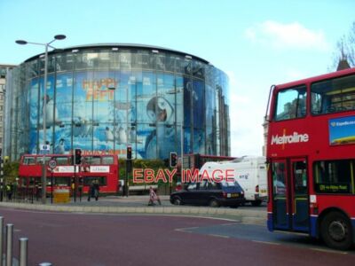 FOTO IMAX KINO WATERLOO GROSSBILD UNTERHALTUNG AUF EINEM KREISVERKEHR AUFGEBAUT AT