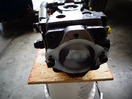 KUBOTA: SCL1000 HST PUMP PART # LP-831-141C GOOD USED TAKE OUT. - Picture 5 of 5