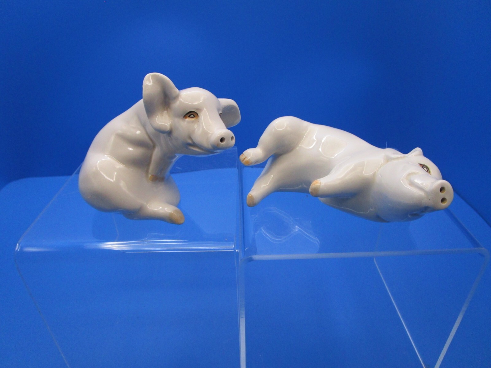 FF FITZ & FLOYD Nesting Hugging Pigs White Salt & Pepper SHAKERS 1976
