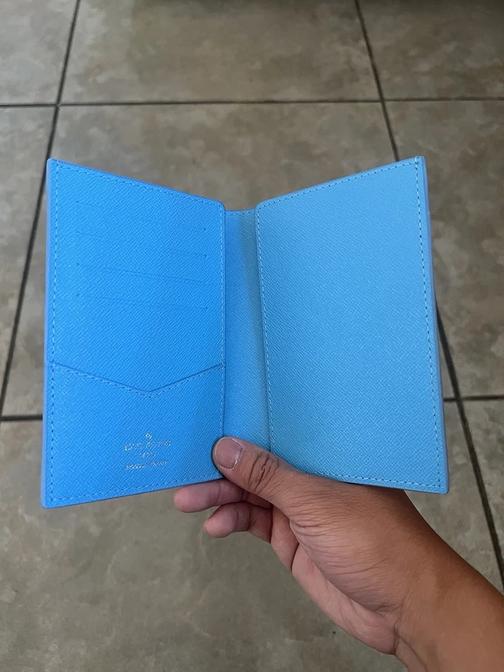 LV Louis Vuitton Blue Lagoon Pool Passport Holder - Bild 3 von 4