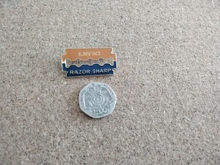 LUTON TOWN F C RARE " RAZOR" VINTAGE 70's COLLECTABLE FOOTBALL BADGE
