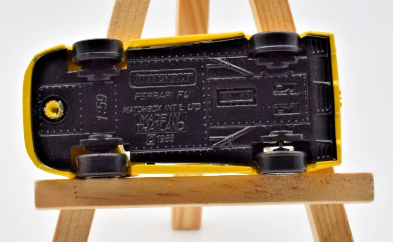 Matchbox Superfast #24 Ferrari F40 yellow. Made in Thailand. Original packaging - Image 4 of 4