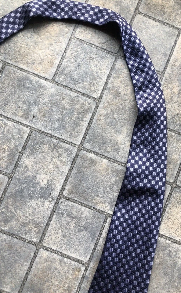 Corbata para hombre Geoffrey Beene 100 % seda azul ~ 57 pulgadas de largo ~ 4 pulgadas de ancho hecha en Italia Foto 4 de 4