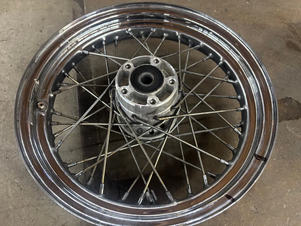 Оригинальный задний обод колеса 16 дюймов со спицами Harley Davidson Dyna Sportster & Softail 2005 04 - Изображение 2 из 4