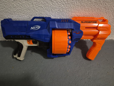 Nerf N-Strike Elite Strongarm + Elite SurgeFire Blaster + viele Darts