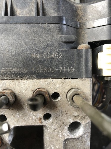 mitsubishi l200 abs pump control module advics 133800-7110 2006- 2014 KB4 - Picture 3 of 8