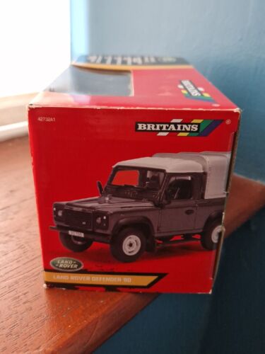 Britains 42732 Land Rover Defender 90 with Canopy Green 1:32 scale Land Rovers - Picture 9 of 13