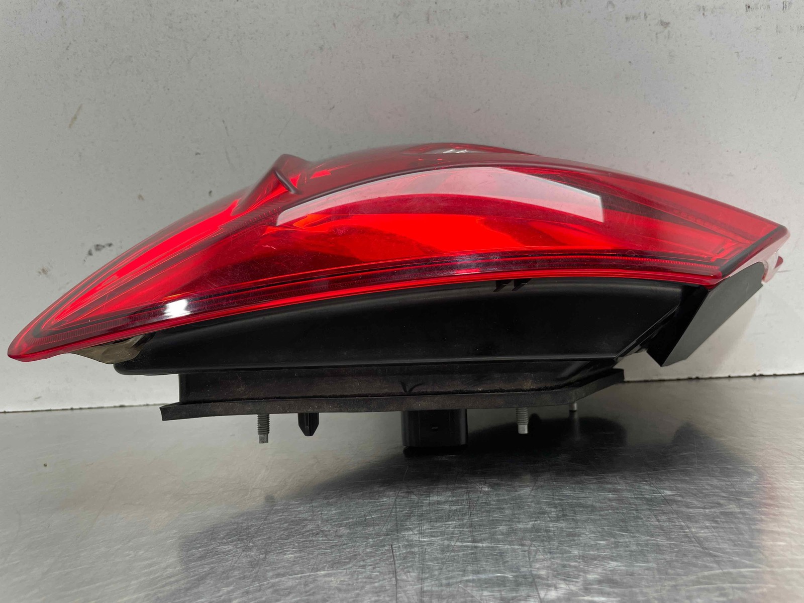 2014 Maserati Quattroporte Taillight Lamp Passenger Right Quarter OEM 6700054510