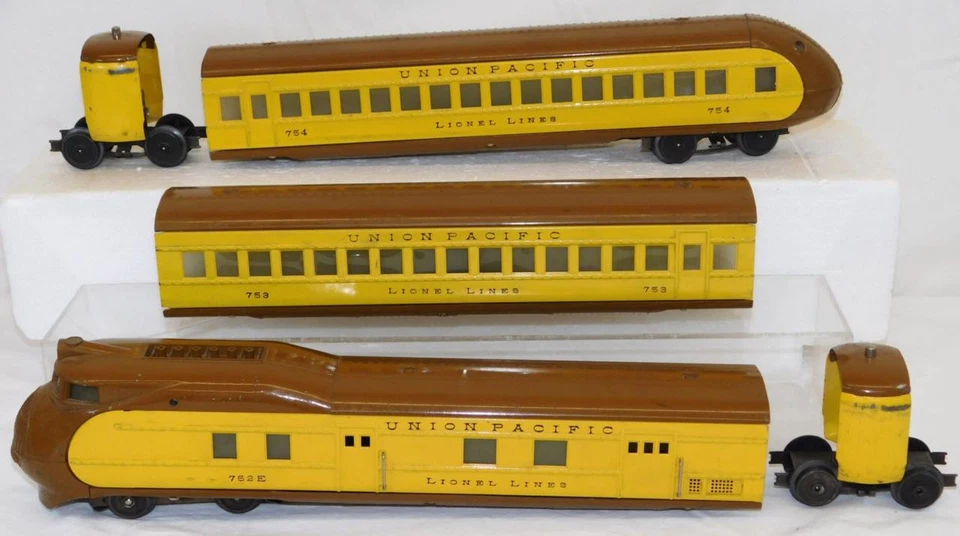 Lionel 752E 753 754 City of Portland Set 751E Prewar articulated streamliner 072 - Image 2 of 4