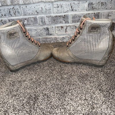 Sorel Boots Premium Wedge Booties Grey Perf. Leather NL2420-081 Women's Size 8.5