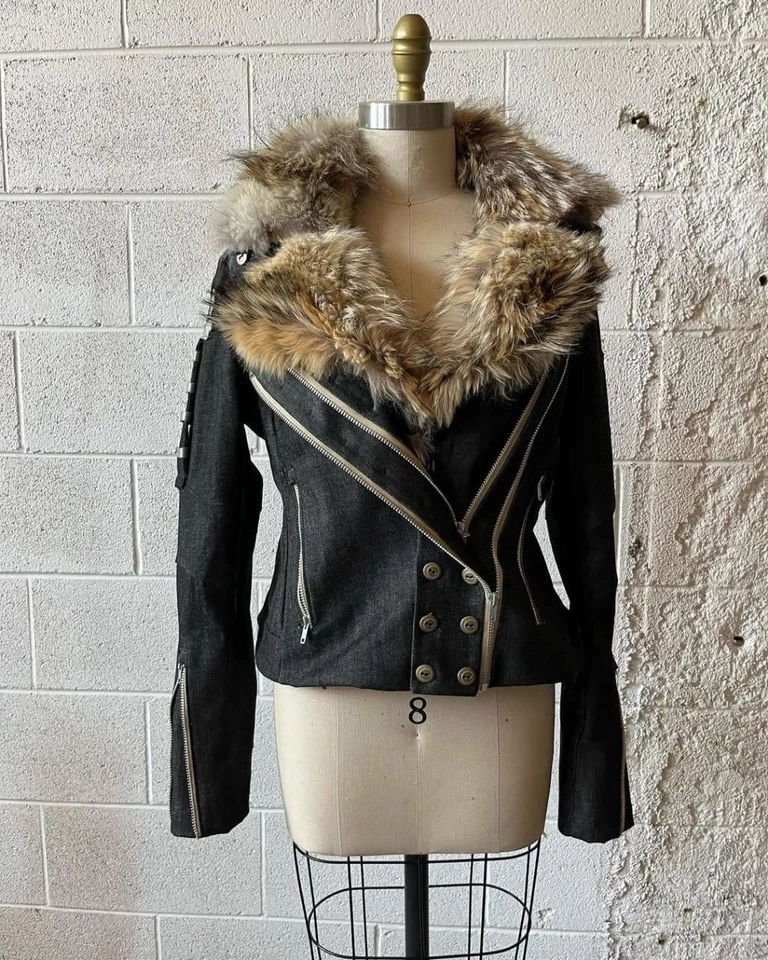 Chaqueta vaquera calavera con cuello de piel sintética - Abrigo vaquero negro estilo motociclista gótico Foto 3 de 4