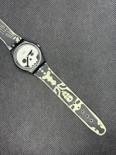 🔥 Swatch Gent Baron Samedi Live + Let Die James Bond Glow In Dark GB237 Special - Picture 4 of 10