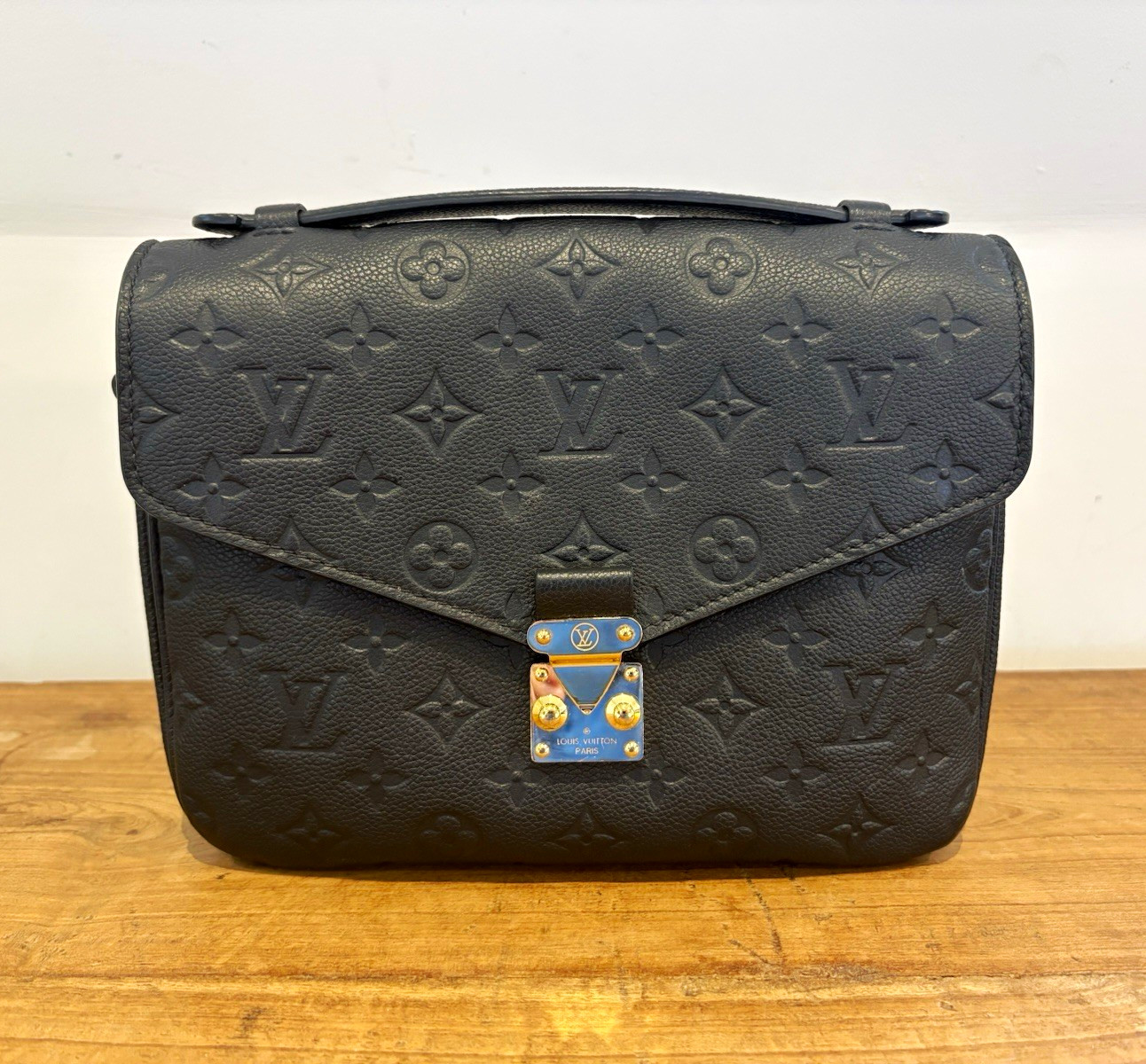 Louis Vuitton Pochette Metis MM Empreinte Noir Black Leather M41487