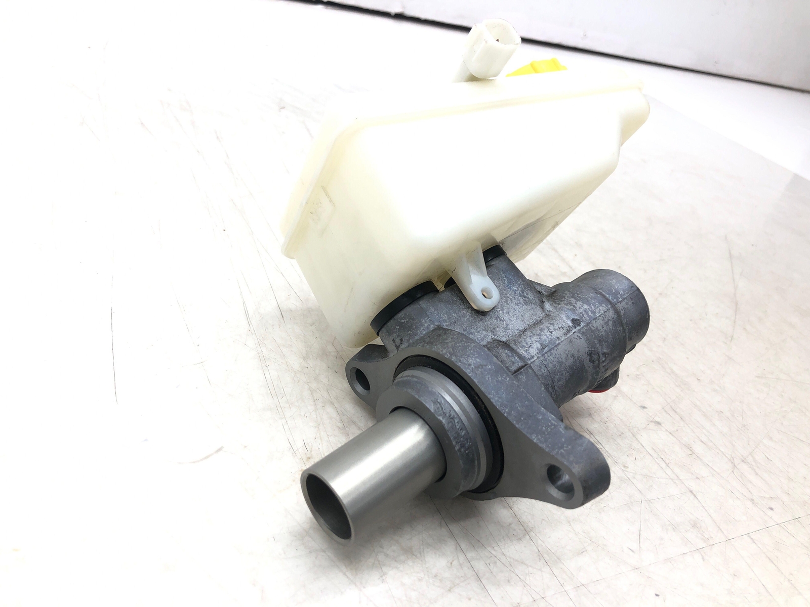 2014 ASTON MARTIN VANTAGE BRAKE MASTER CYLINDER W/RESERVOIR & CAP OEM