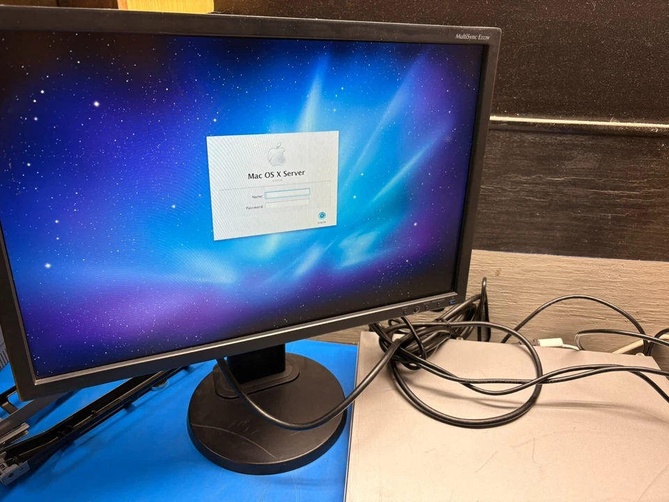 Apple Xserve 3,1 Mac OS X Server, x2 Quad-Core 2.26GHz, 12GB DDR2 RAM, 160GB HDD - Image 2 of 4