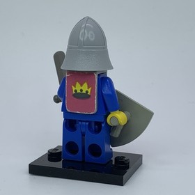 Lego CAS082S - Classic Castle Knight w/Vest, Shield & Sword - Sets 375 & 6075