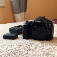 Canon EOS 80D DSLR Camera Body w/battery and charger