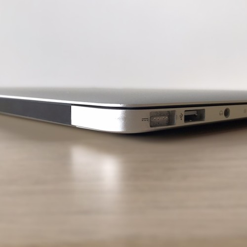 Apple MacBook Air - 13" Display - Core i5 1.7GHz - 256GB SSD - 4GB RAM - Sequoia - Picture 11 of 21