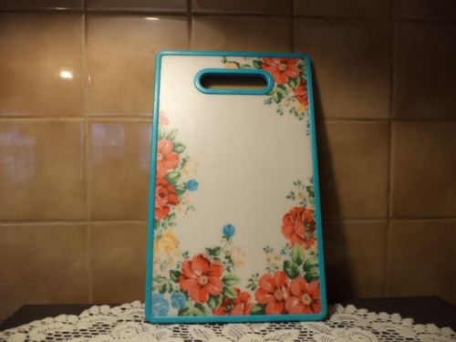The Pioneer Woman PROTOTYPE Vintage Floral Nonslip Cutting Board-9"x14 1/2"-RARE - Picture 2 of 2
