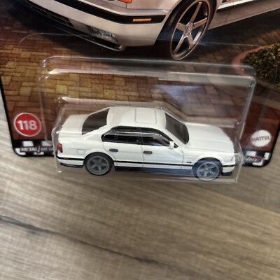 Hot Wheels Premium 2025 Boulevard # 118 1991 BMW M5 White IN HAND