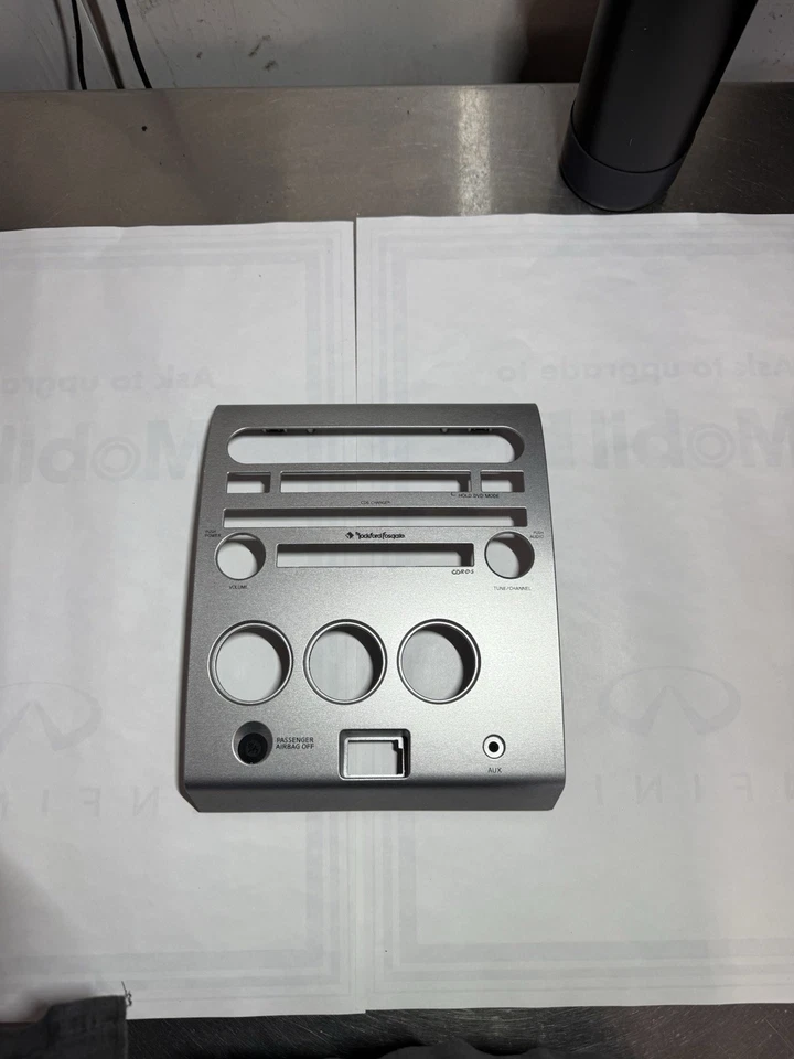 Nissan Armada Titan 2004-2007 control de clima radio bisel moldura placa de tablero OEM Foto 2 de 4