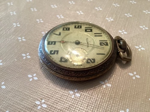 Antique 1913 Illinois 19 Jewel Pocket Watch  / Rare Second Hand at 3 O,Clock
