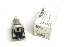 Allen-Bradley Series T 800T PB 30mm Selector Switch 800T-J41A NOS