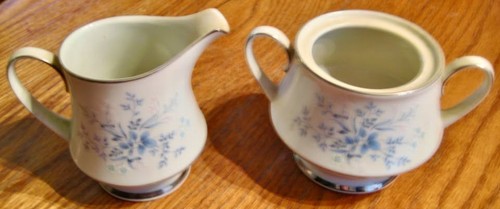 SET 44 PEZZI NORITAKE FINE CHINA MODELLO "CAROLYN" 2693 (USATO POCHISSIMO)