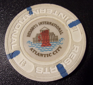 RESORTS INTERNATIONAL HOTEL CASINO $1 gaming poker chip Atlantic City NJ