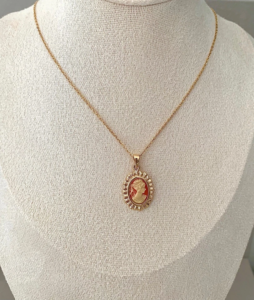 Collier pendentif Camée rouge cornaline en plaqué or 18 Carats 750/000 - Photo 2/4