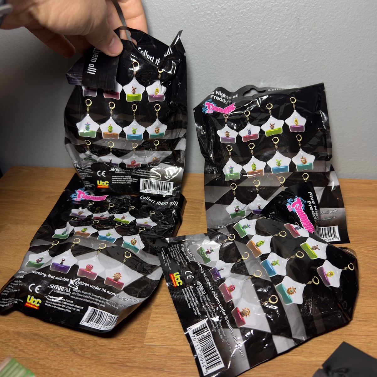 4x FNAF Five Nights At Freddy's Tsunameez Keychain Blind Bag