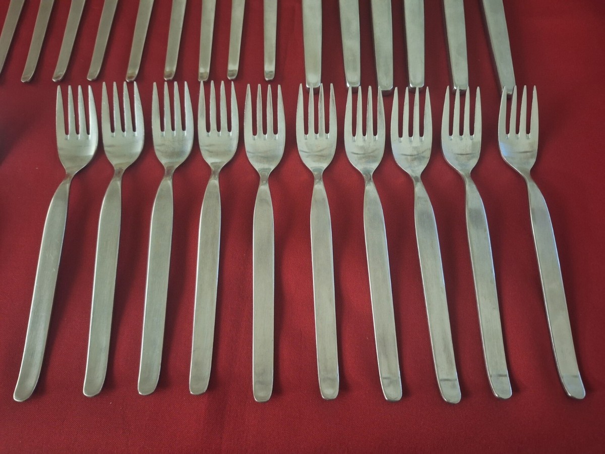 32 pcs C. Hugo Pott Linden Solingen Germany 18/8 Stainless Satin