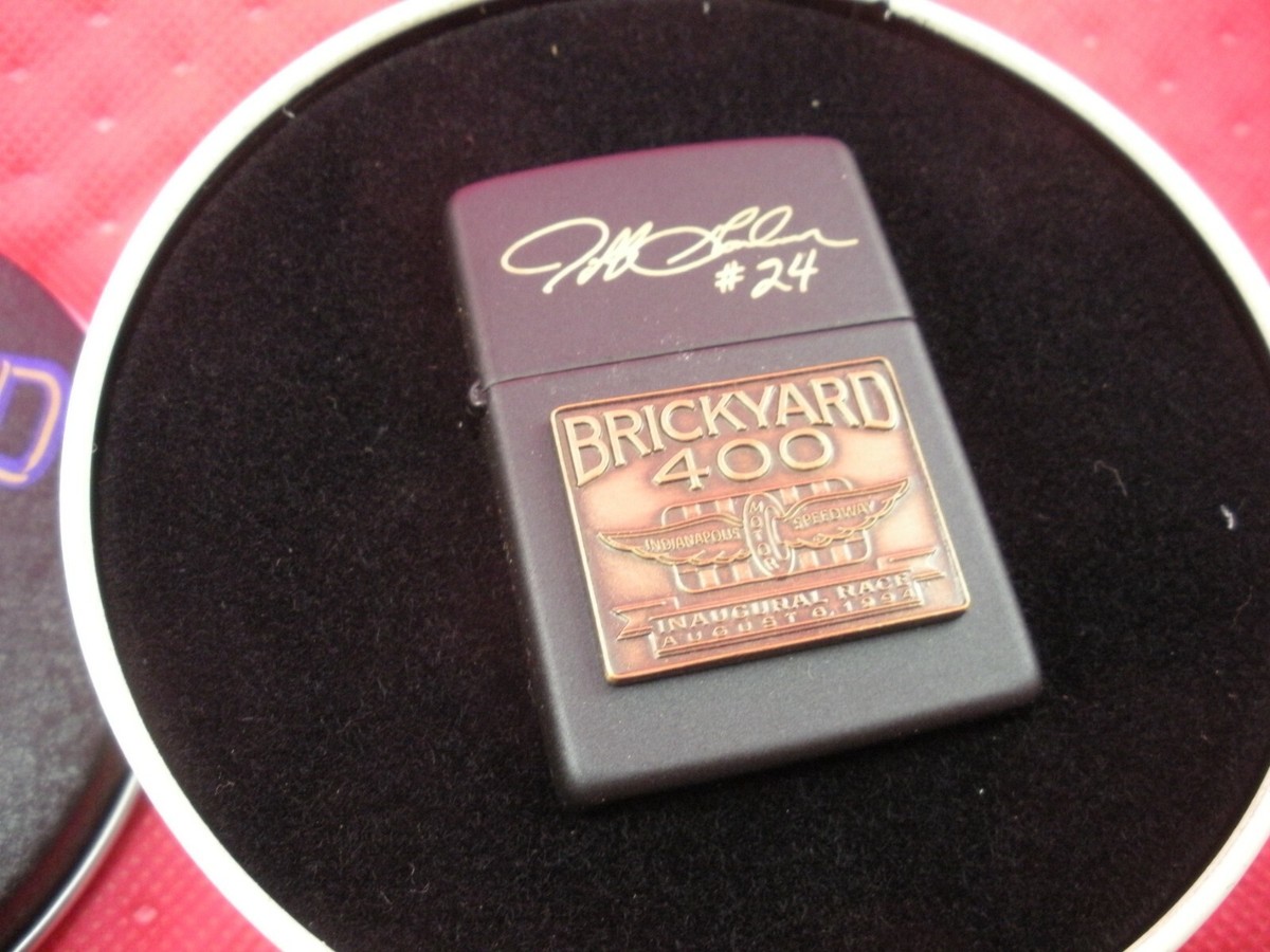 ZIPPO-9000アメリカンフェンス風　バリケード1200×450 NEVER FIRED Zippo Brickyard 400 INAUGURAL RACE JEFF GORDON