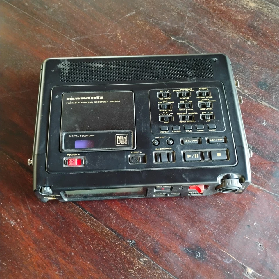 Grabadora y reproductor portátil MiniDisc Marantz pmd-650U Foto 2 de 4