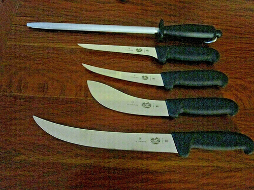 VICTORINOX 5 PIECE BUTCHER SKINNER BONER KNIFE SET SWISS MADE - Picture 3 of 5