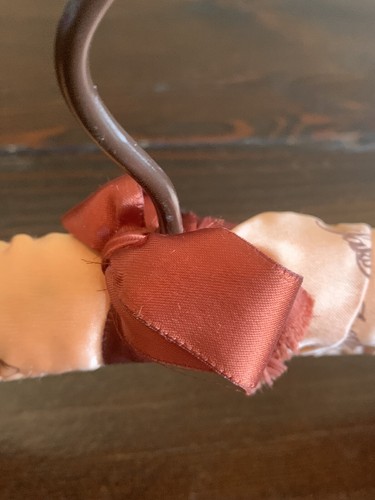 VTG SAKS FIFTH AVENUE ITALY DESIGN RETAIL 15” Peach Colored Satin Padded Hanger - Picture 10 of 12