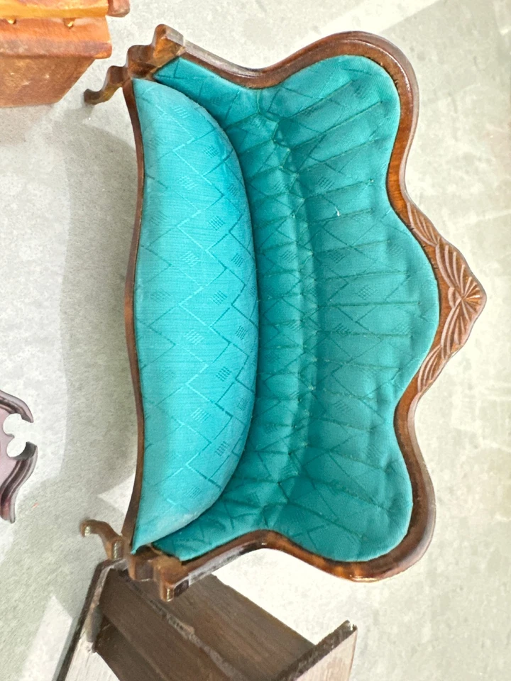 Lote de muebles de sala de muñecas de madera victoriana de colección 1:12 reloj de abuelo Foto 3 de 4