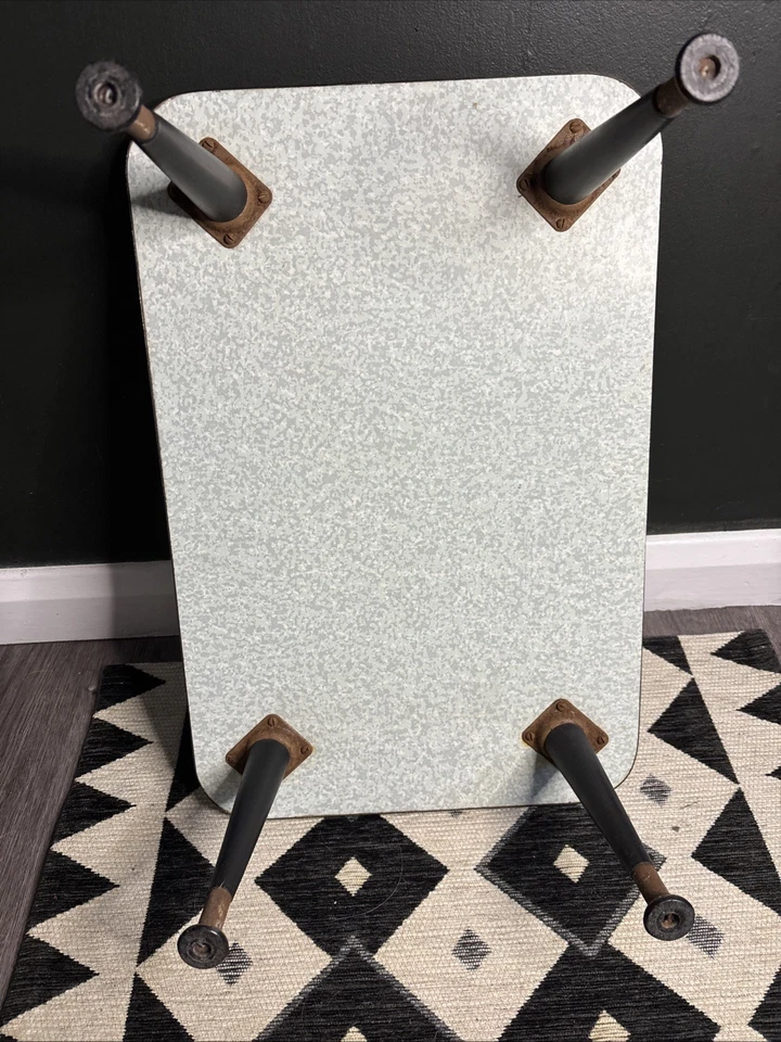 Vintage 1960s Mid Century Grey Specked Side Table Plant Stand Gold Trim Formica - Image 4 of 4