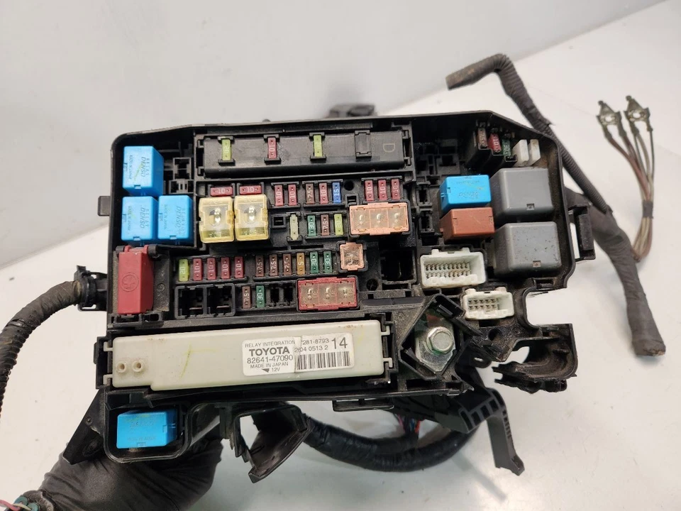 2012-15 Toyota Prius II (VIN DU / 1.8L) Engine Fuse Box PN: 8266247150 - Image 3 of 4