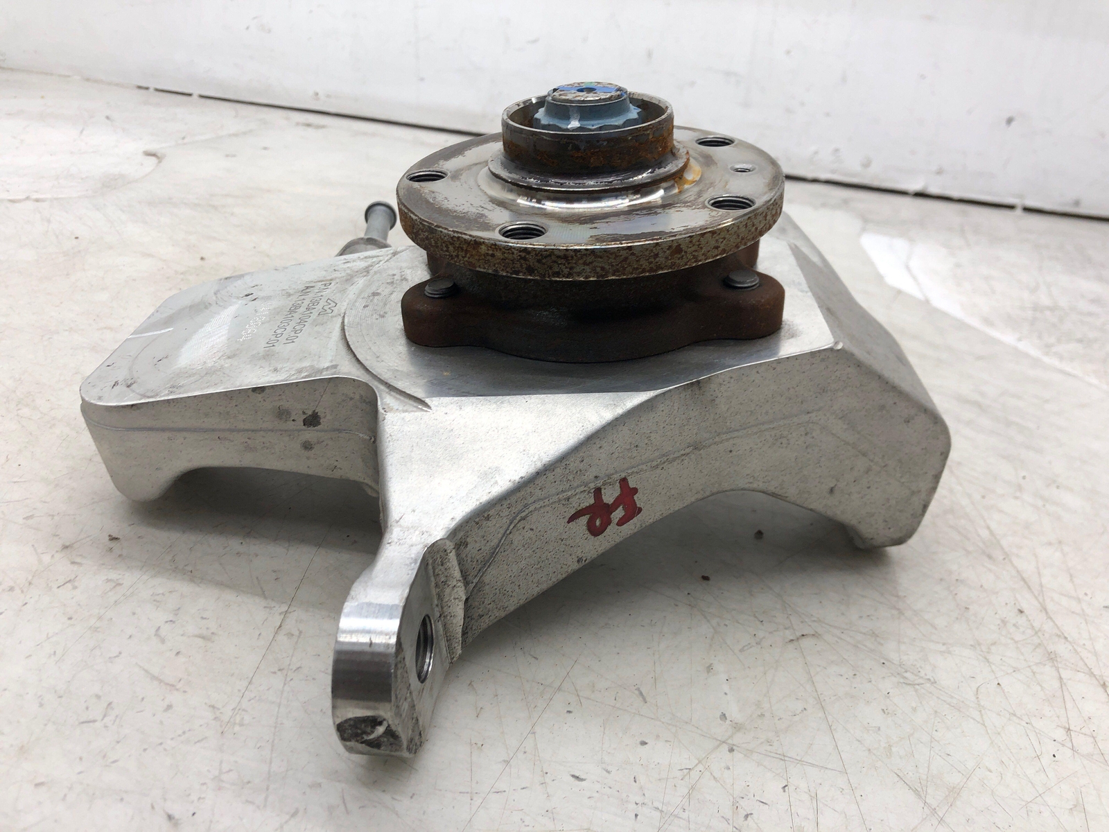 2015-2021 MCLAREN 570S RIGHT FRONT SPINDLE KNUCKLE WHEEL BEARING HUB 13BA104CP