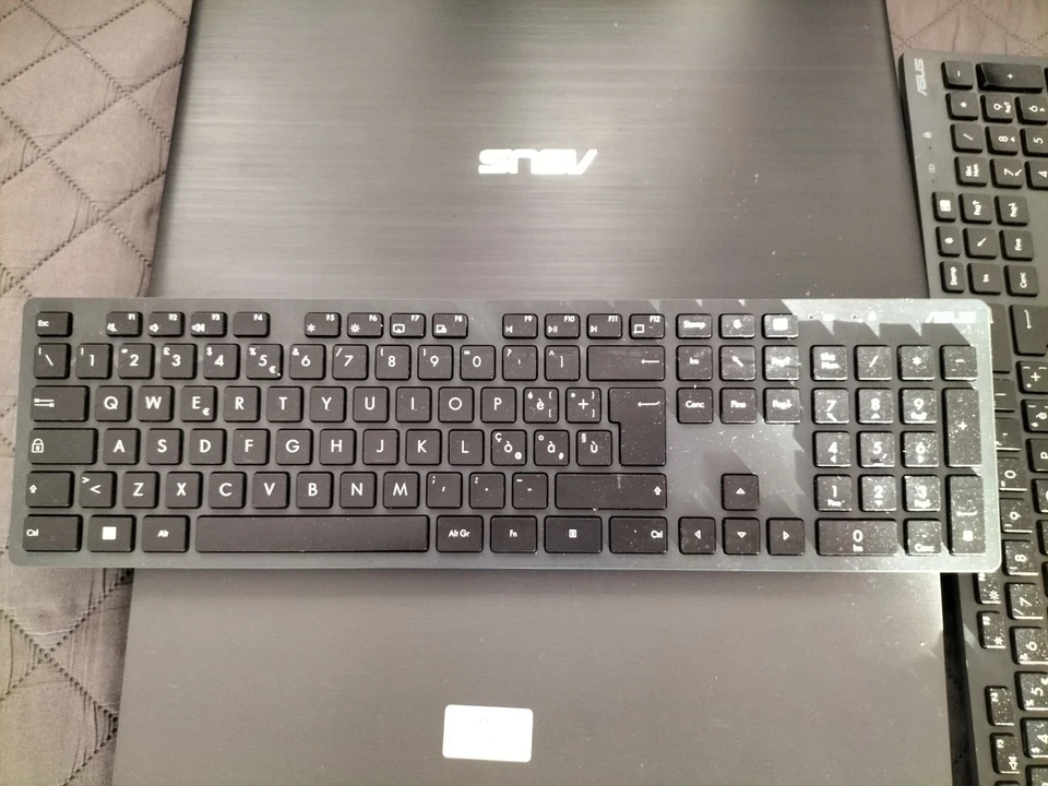 Coppia Notebook ASUS LENOVO + 4 Tastiere ASUS non funzionanti/ricambi - Immagine 2 di 4