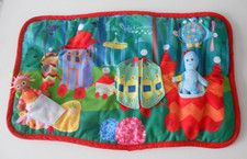 In The Night Garden 2008 PLAYMAT + IGGLE AND UPSY DAISY PLUSH SOFT TOY FIGURES