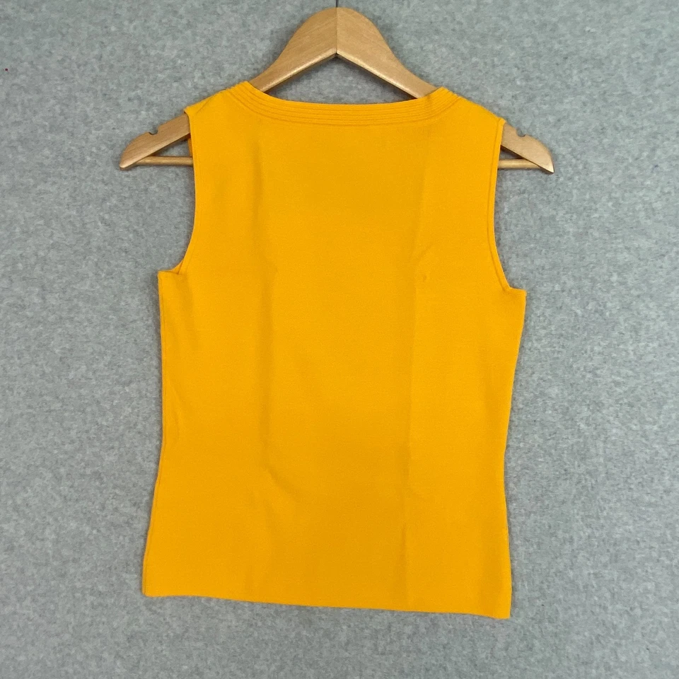 Pullover tejido sin mangas con cuello cuadrado amarillo pequeño con cable y calibre para mujer Foto 4 de 4