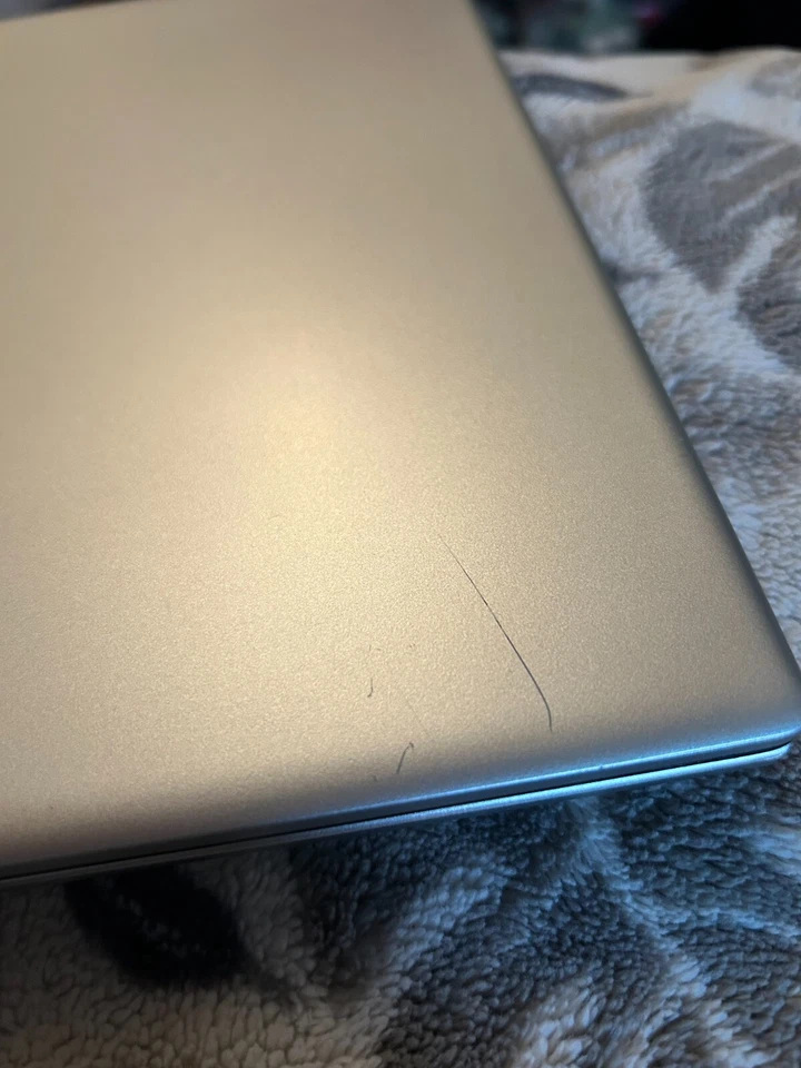 Asus VivoBook 15 15.6" (256GB, Intel Core i7 8th Gen 12GB) Ryzen7 Laptop, Silver - Image 3 of 4