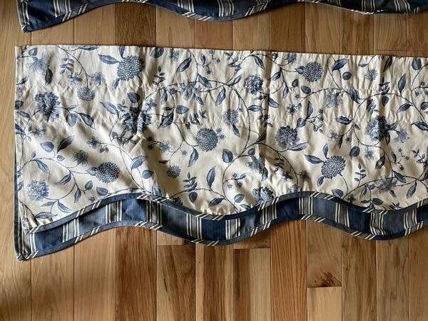 "Lote 2 cenefas WAVERLY Williamsburg florales/rayas porcelana azul 78"" x 17""" Foto 4 de 4